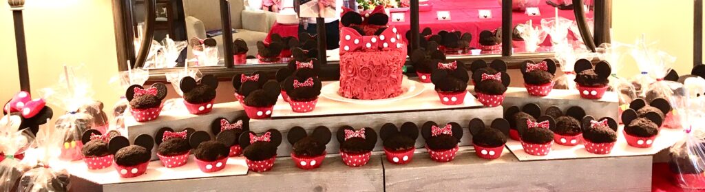 Minnie mouse cupcake display