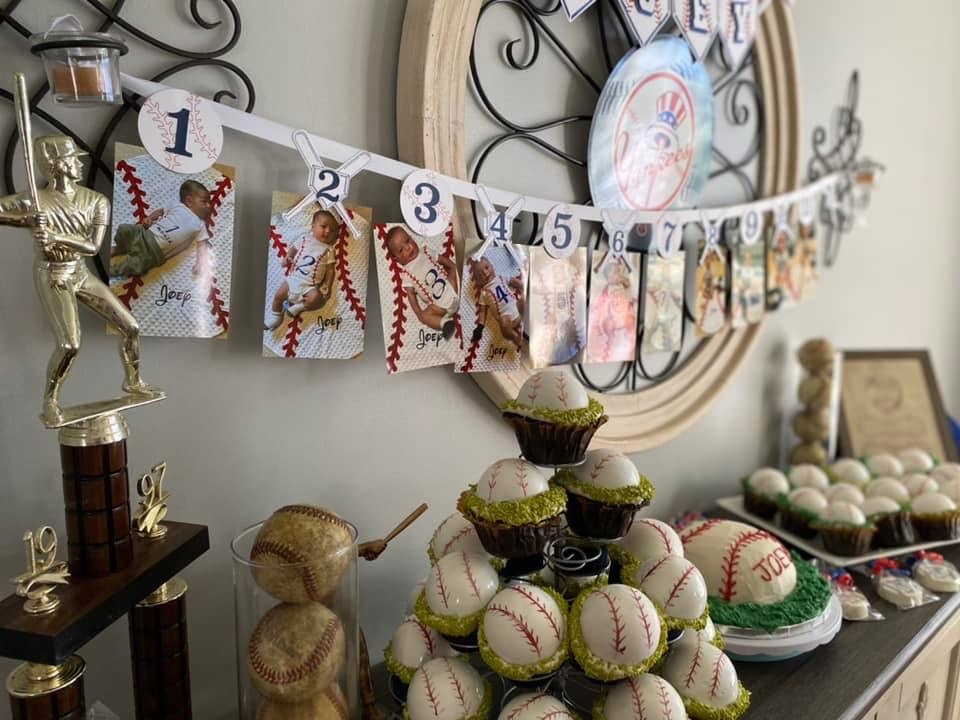 baseball cupcakes