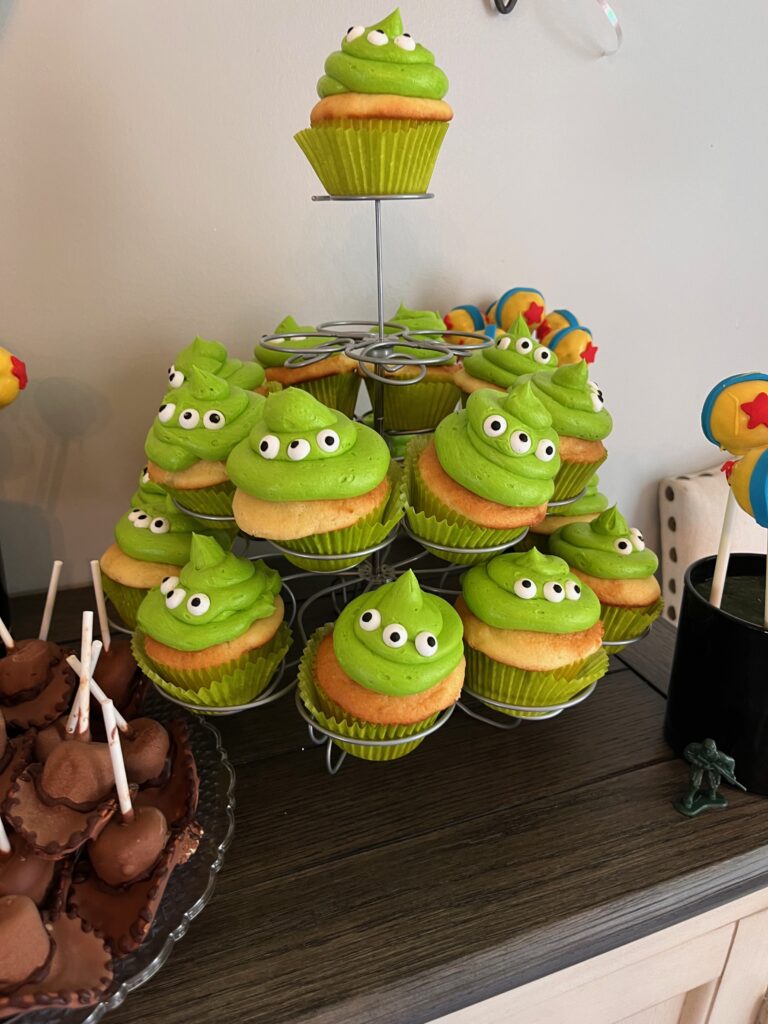 toy story alien cupcakes